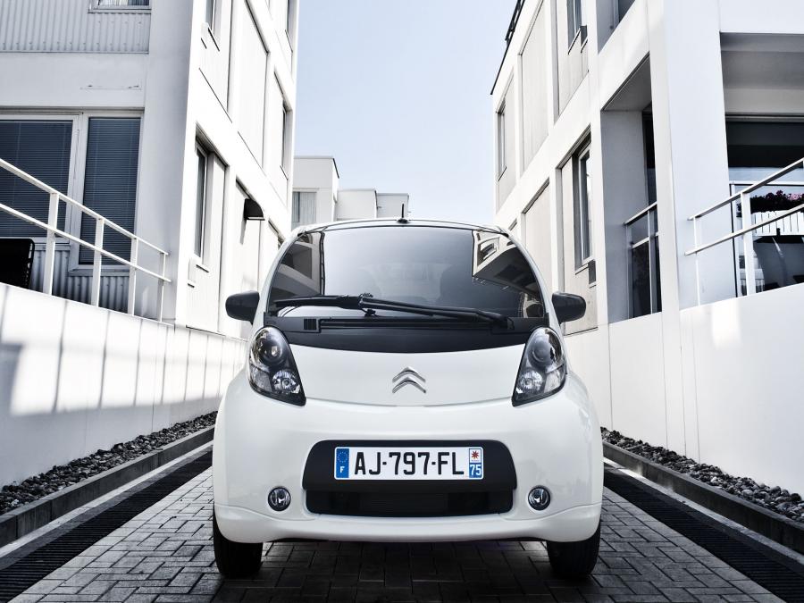  Citroen C-Zero 2010 года  (фото 3 из 18)